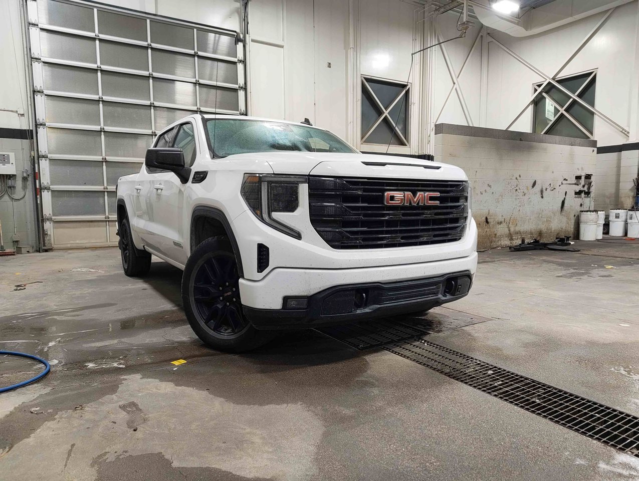 2023 GMC Sierra 1500 4WD Crew Cab 147 Elevation White Sherwood Park - photo #1
