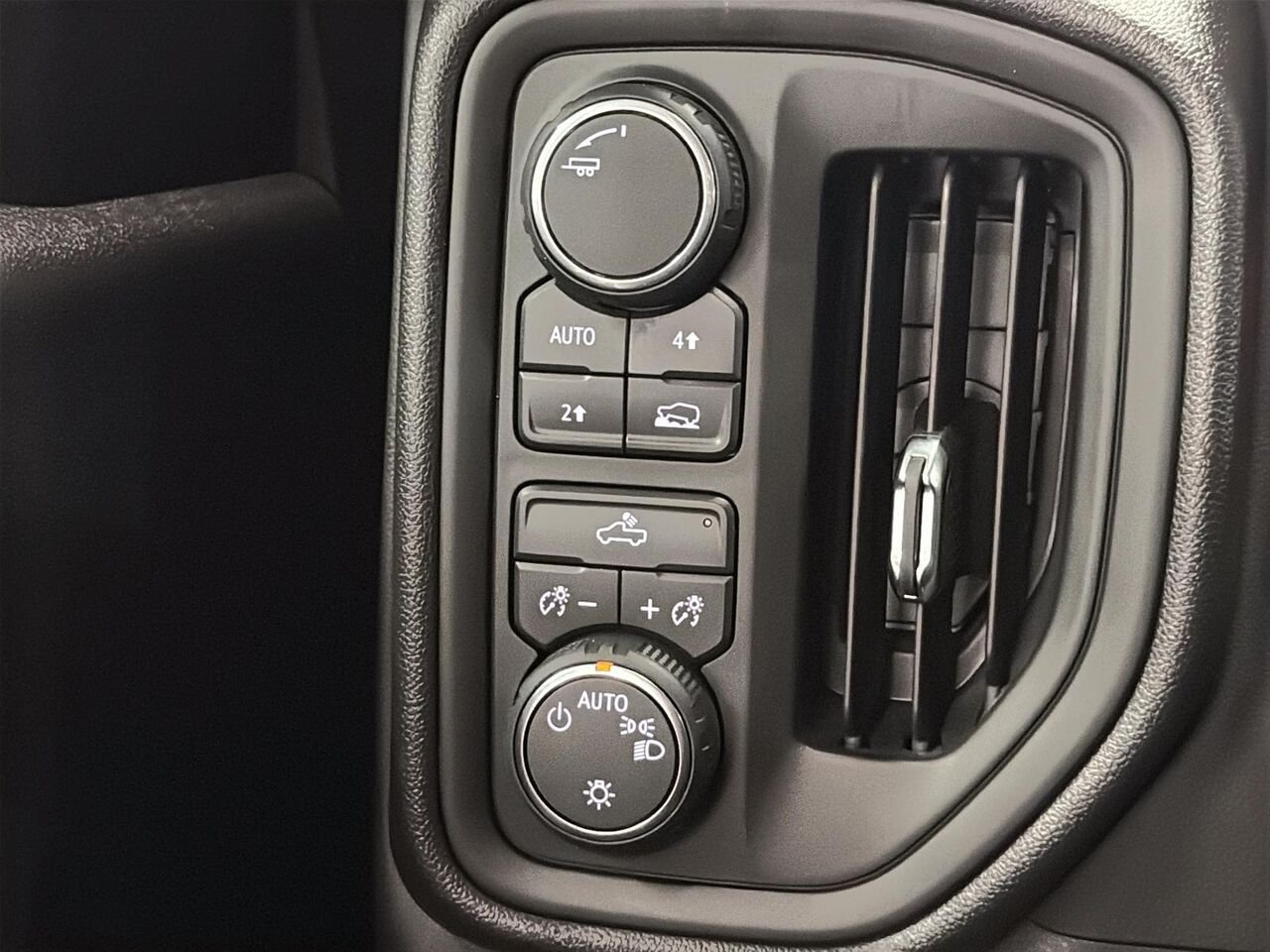 CHEVROLET Silverado 1500 PERSONNALISÉE 2026 BLANC SOMMET Saint-Hyacinthe - photo #14