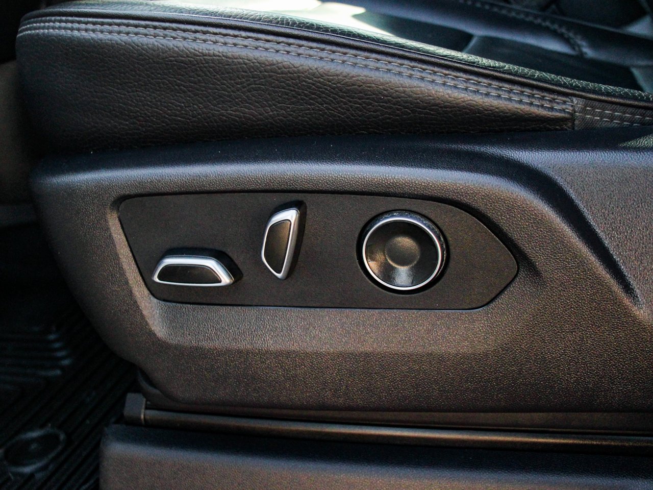 2024 GMC Sierra 3500HD 4WD Crew Cab 159 Denali White Sherwood Park - photo #14