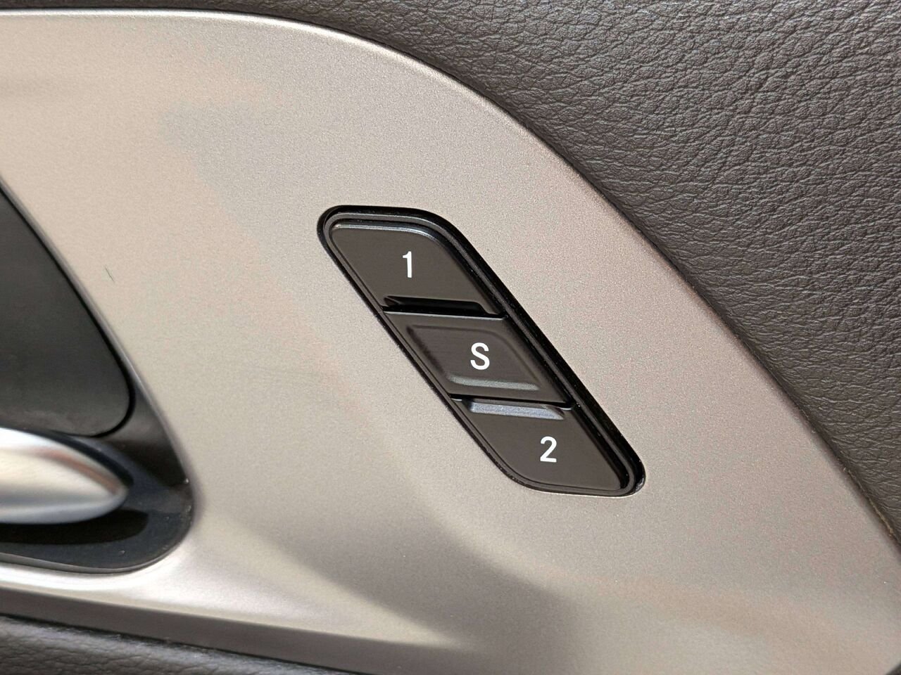 2025 Chrysler Pacifica Select FWD White Val-David - photo #31