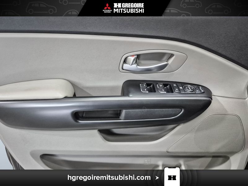 2017 Kia Sedona Grey Blainville - photo #12