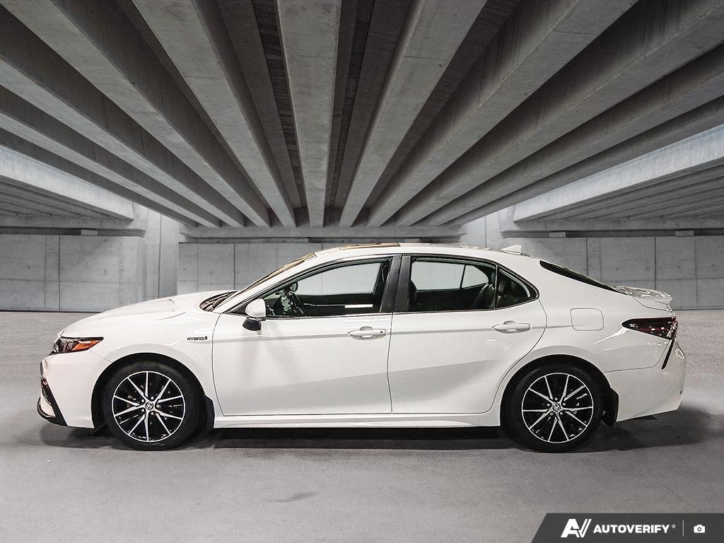 2021 Toyota Camry 2602151A | Hybrid SE White Edmonton - photo #2