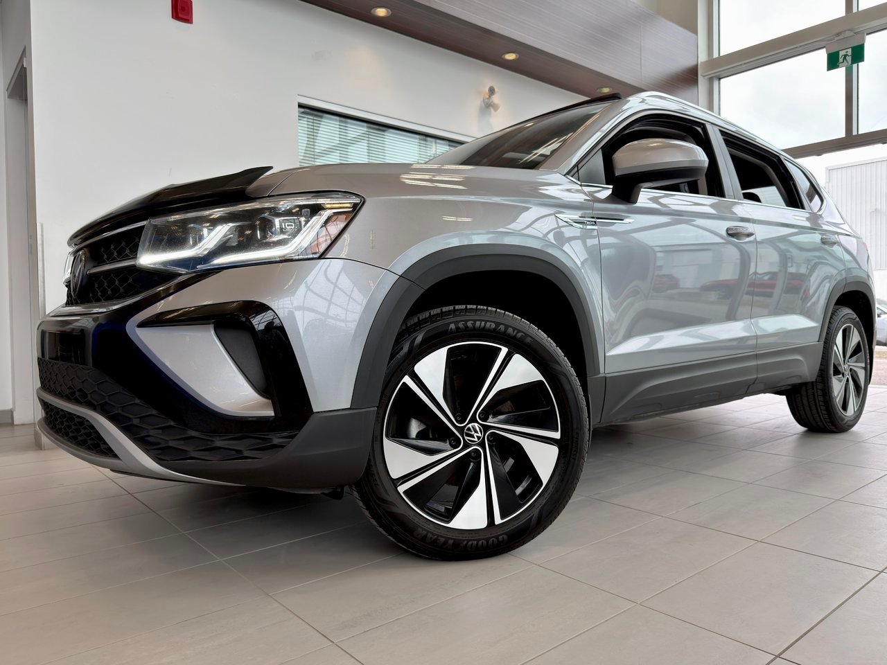 Volkswagen Taos 2023 Argent Notre-Dame-des-Prairies - photo #1