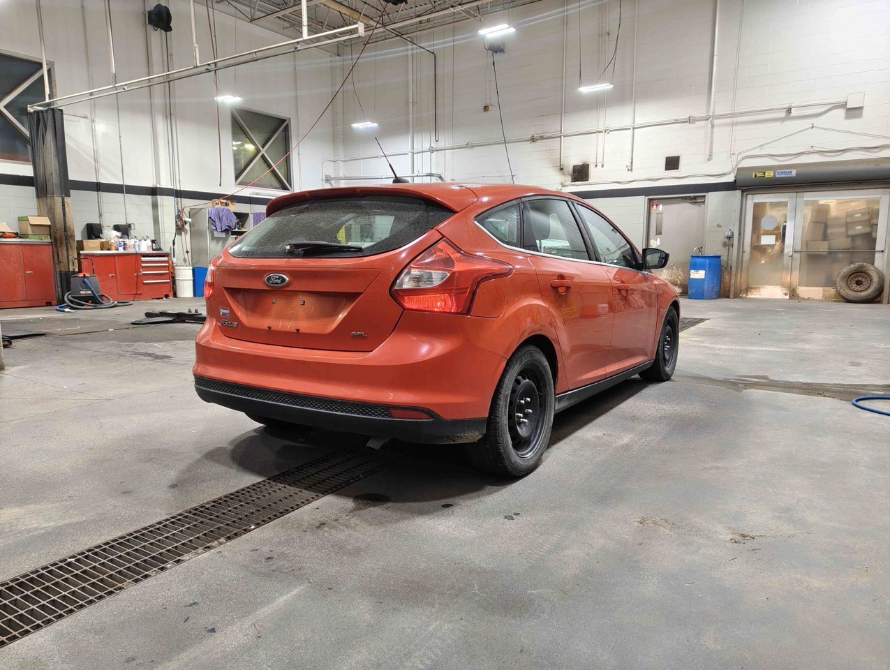 2012 Ford Focus 5dr HB SEL Red Sherwood Park - photo #5