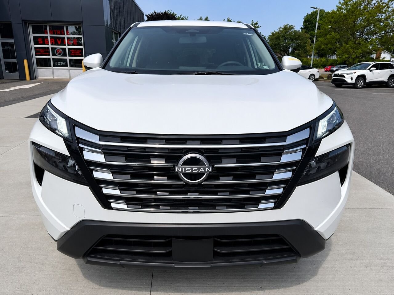 NISSAN Rogue ROGUE S 2026 Blanc Everest nacré triple couche Châteauguay - photo #9