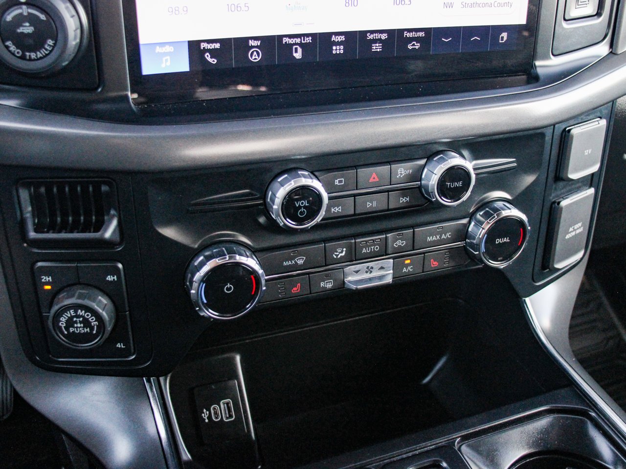 2025 Ford F-150 XLT 4WD SuperCrew 5.5' Box White Sherwood Park - photo #24