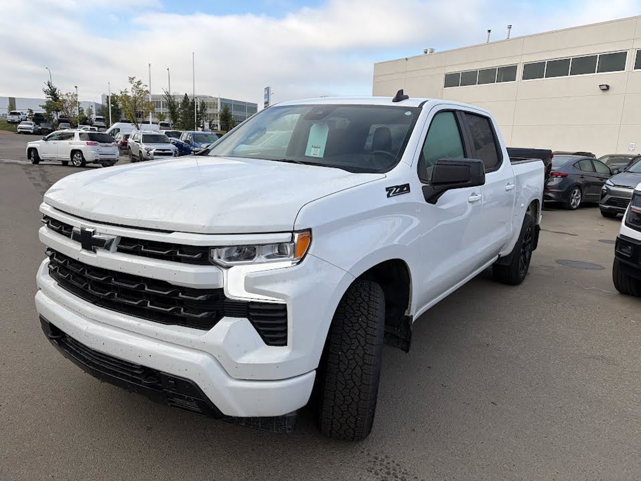 2024 Chevrolet Silverado 1500 4WD Crew Cab 147 RST White Sherwood Park - photo #2
