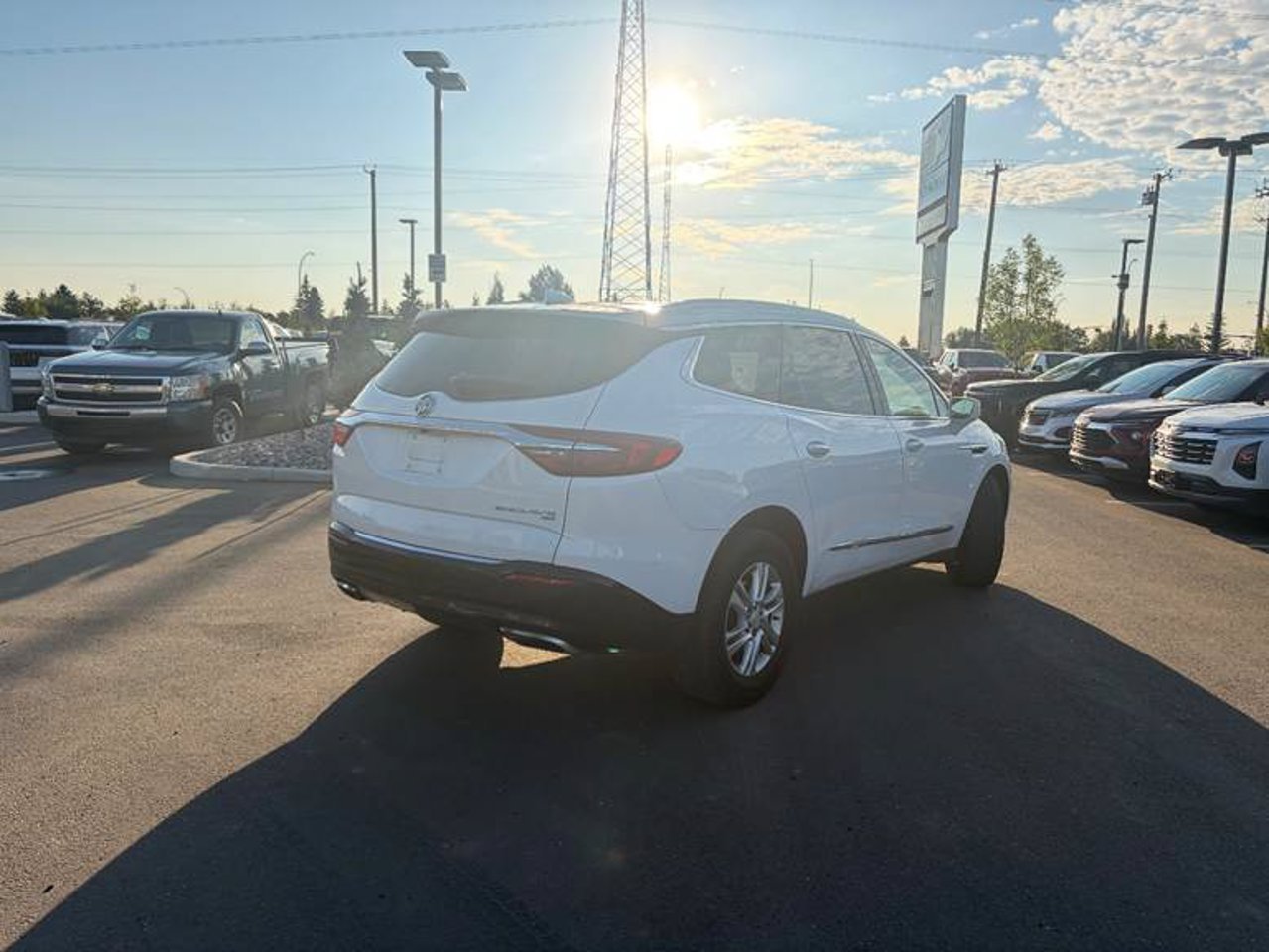 2019 Buick Enclave AWD 4dr Essence White Sherwood Park - photo #4