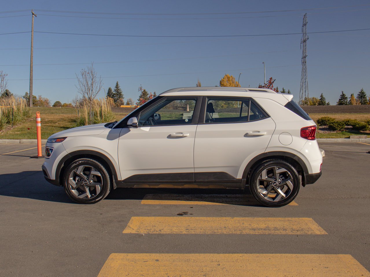 2024 Hyundai Venue Ultimate IVT w/Black Interior White Sherwood Park - photo #6