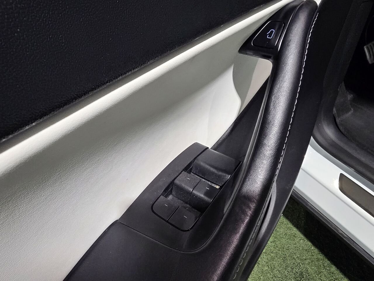 2022 Tesla Model Y White  - photo #13