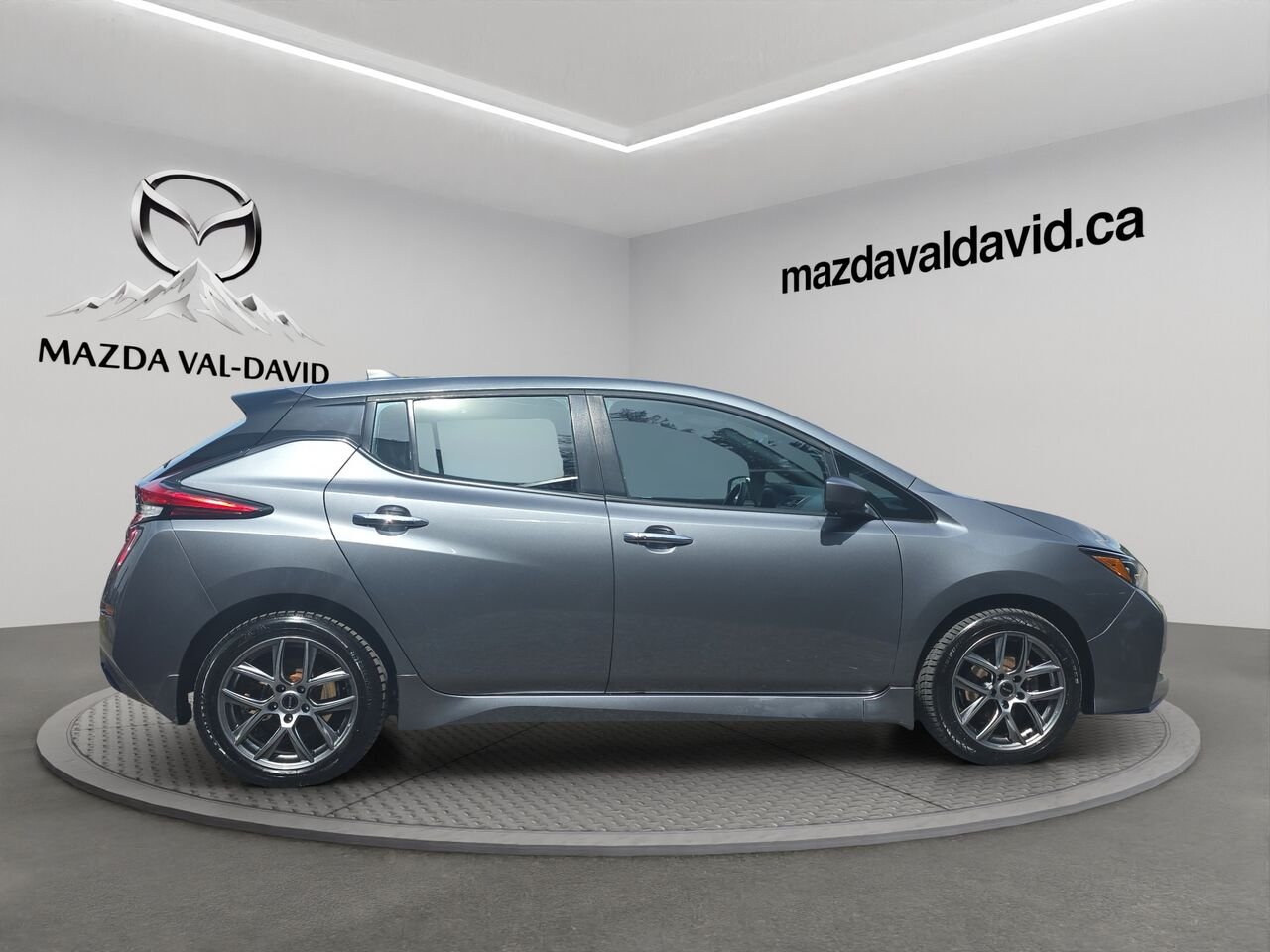 2020 Nissan LEAF SV PLUS à hayon, Commande audio au volant, caméra de recul, détecteur d'angles morts, grosse Grey Val-David - photo #6