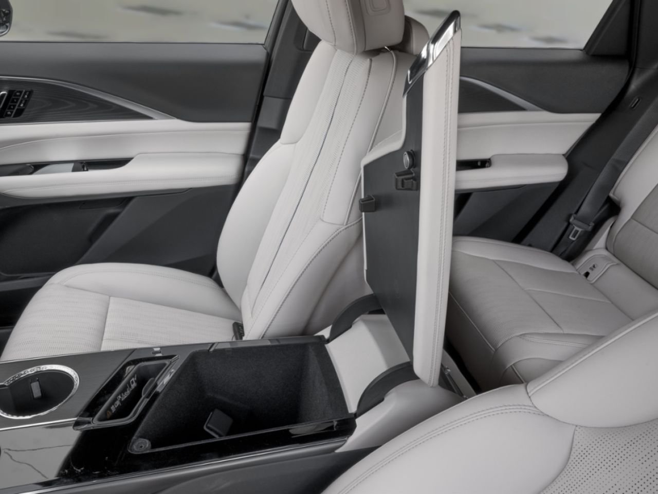 2027 CADILLAC LYRIQ LYRIQ ELECTRIC SPORT AWD (1SF) Argent Silver Metallic Laval - photo #11