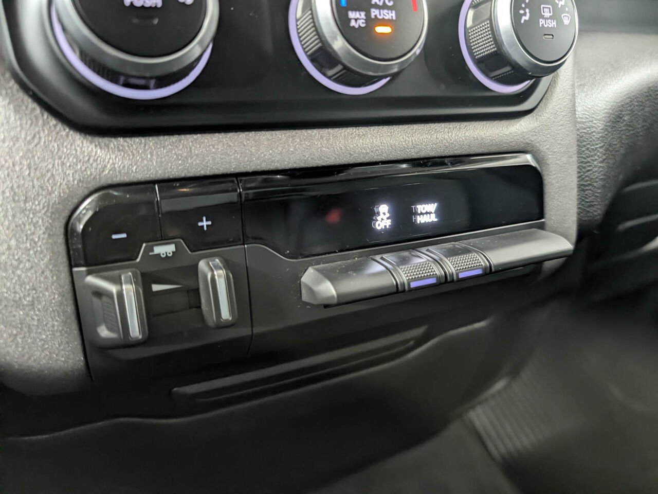 2020 Ram 1500 1C6RRFGG5LN112214 Grey Sherbrooke - photo #20
