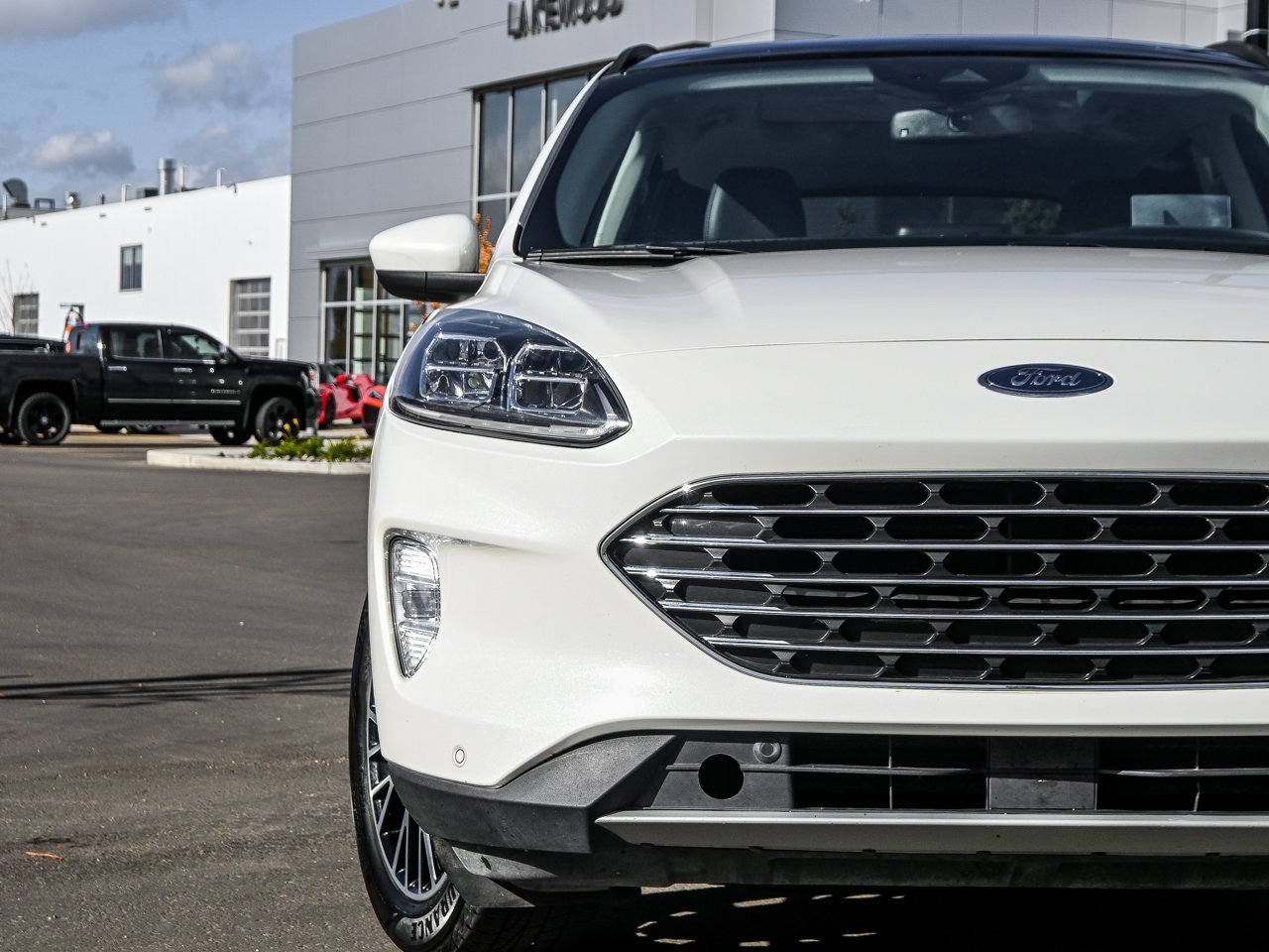 2022 Ford Escape Titanium Plug-In Hybrid FWD White Sherwood Park - photo #4
