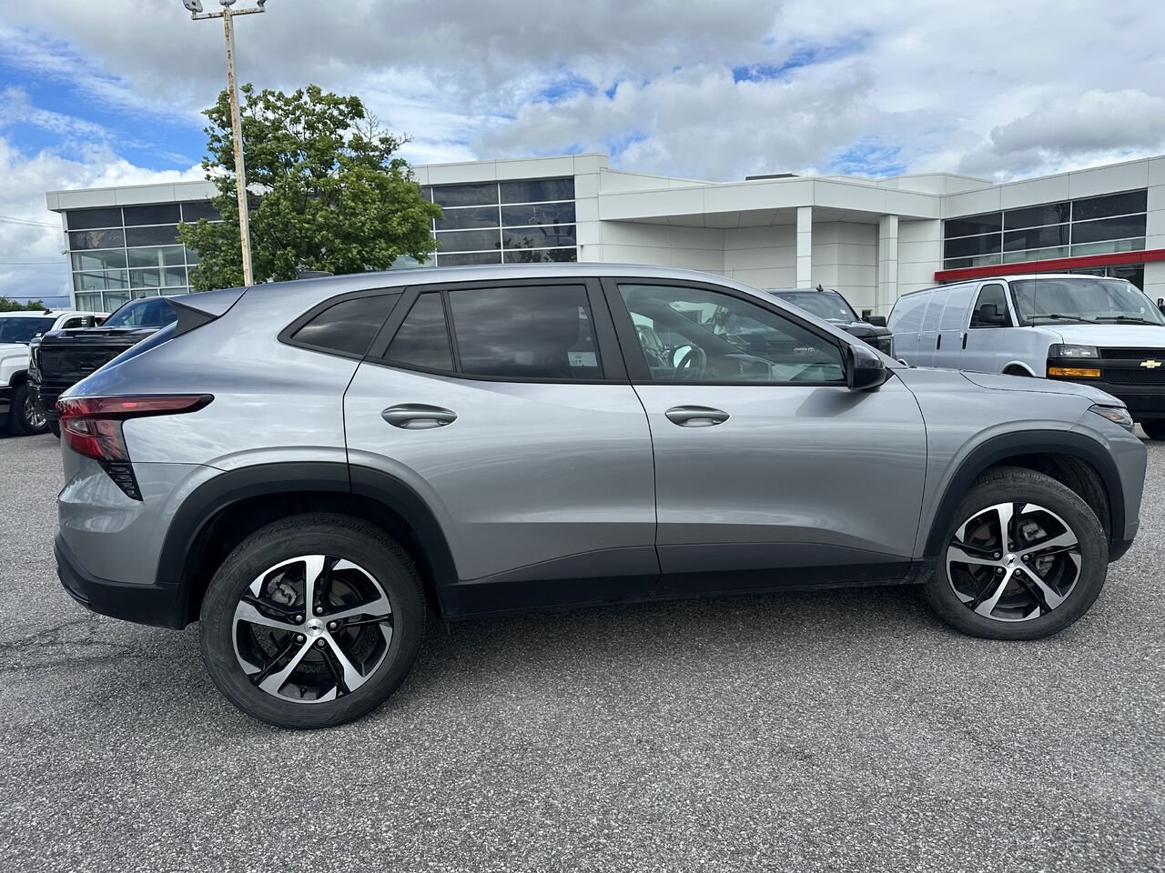 CHEVROLET TRAX 1RS 1RS 4 portes TA 2024 Gris Gatineau - photo #17