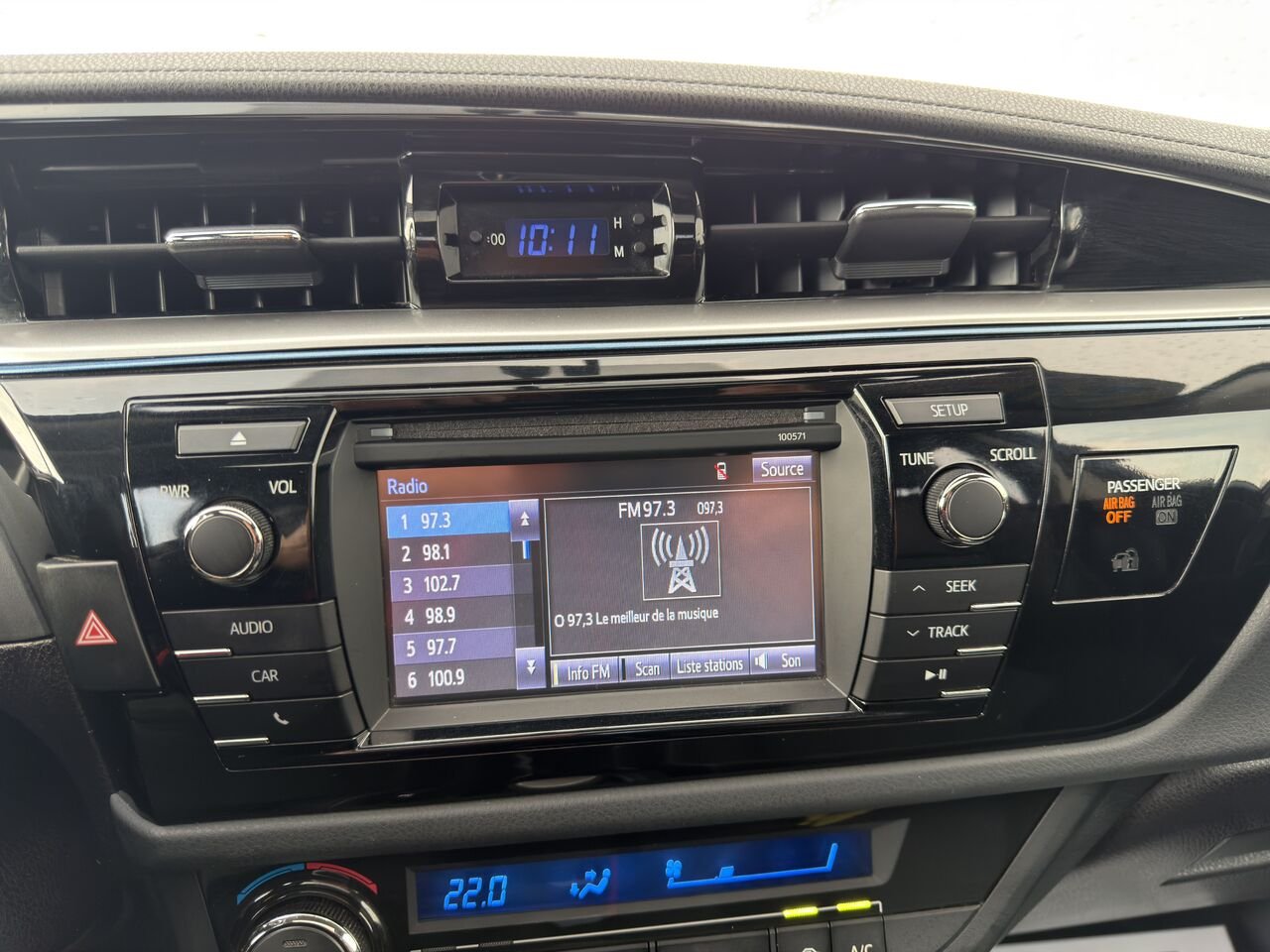 Toyota Corolla 2016 Bleu Thetford Mines - photo #19