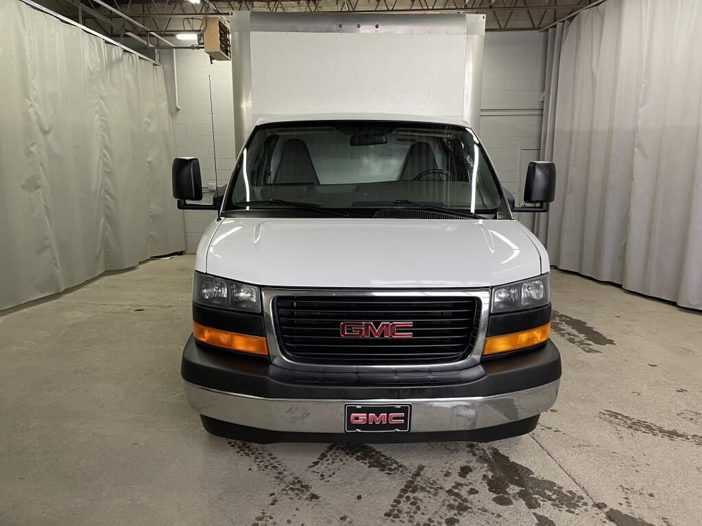 2019 GMC SAVANA FOURGONNETTE TRONQUÉE COMMERCIAL cube 14 pieds White Rivière-du-Loup - photo #1