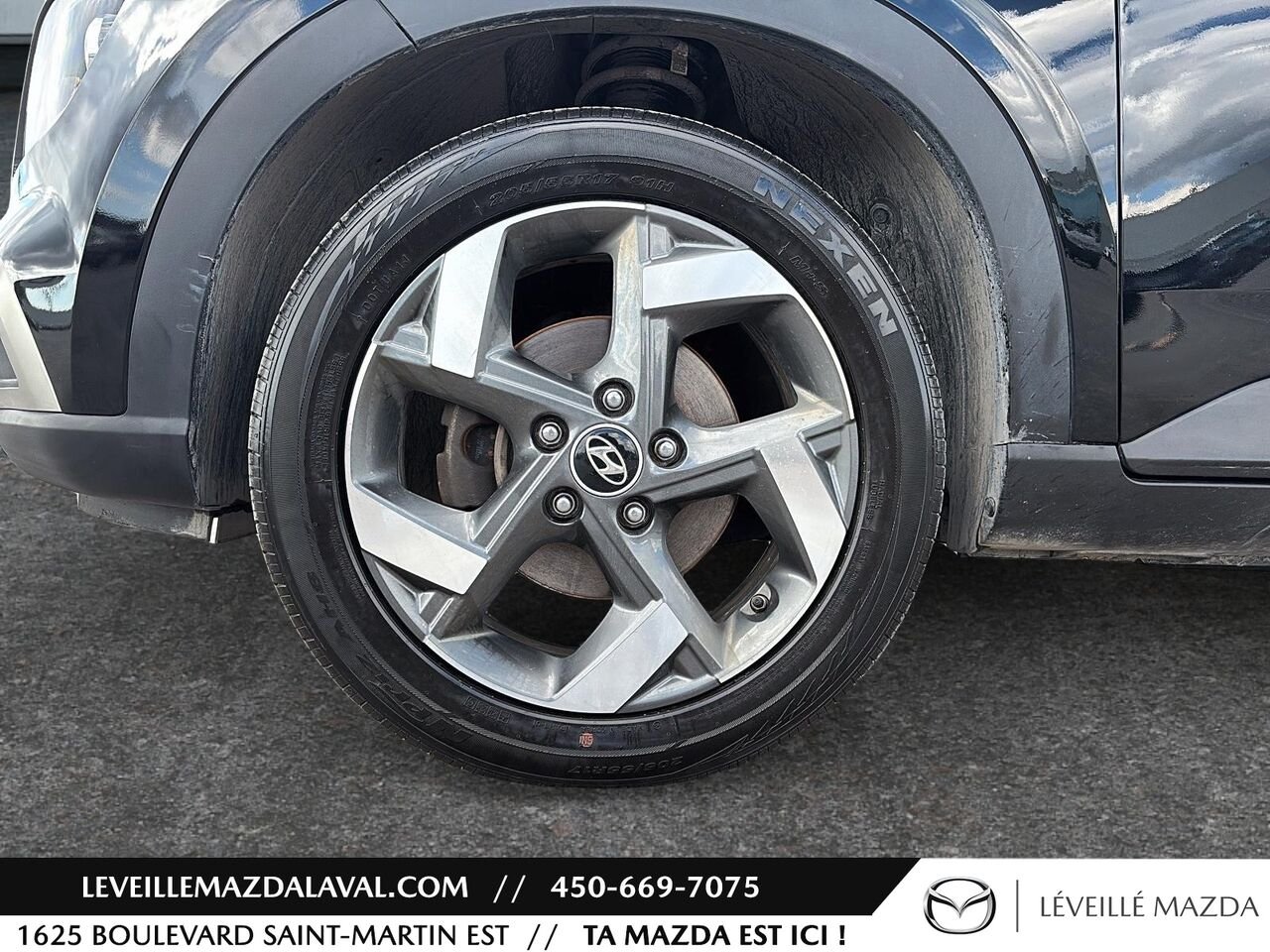 2020 Hyundai Venue Trend IVT Black Laval - photo #9