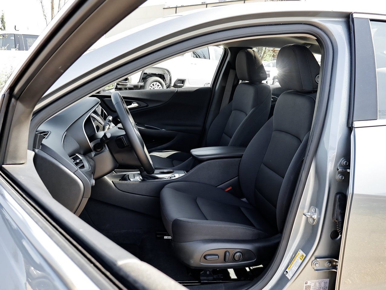 2024 Chevrolet Malibu 4dr Sdn 1LT Grey Sherwood Park - photo #16