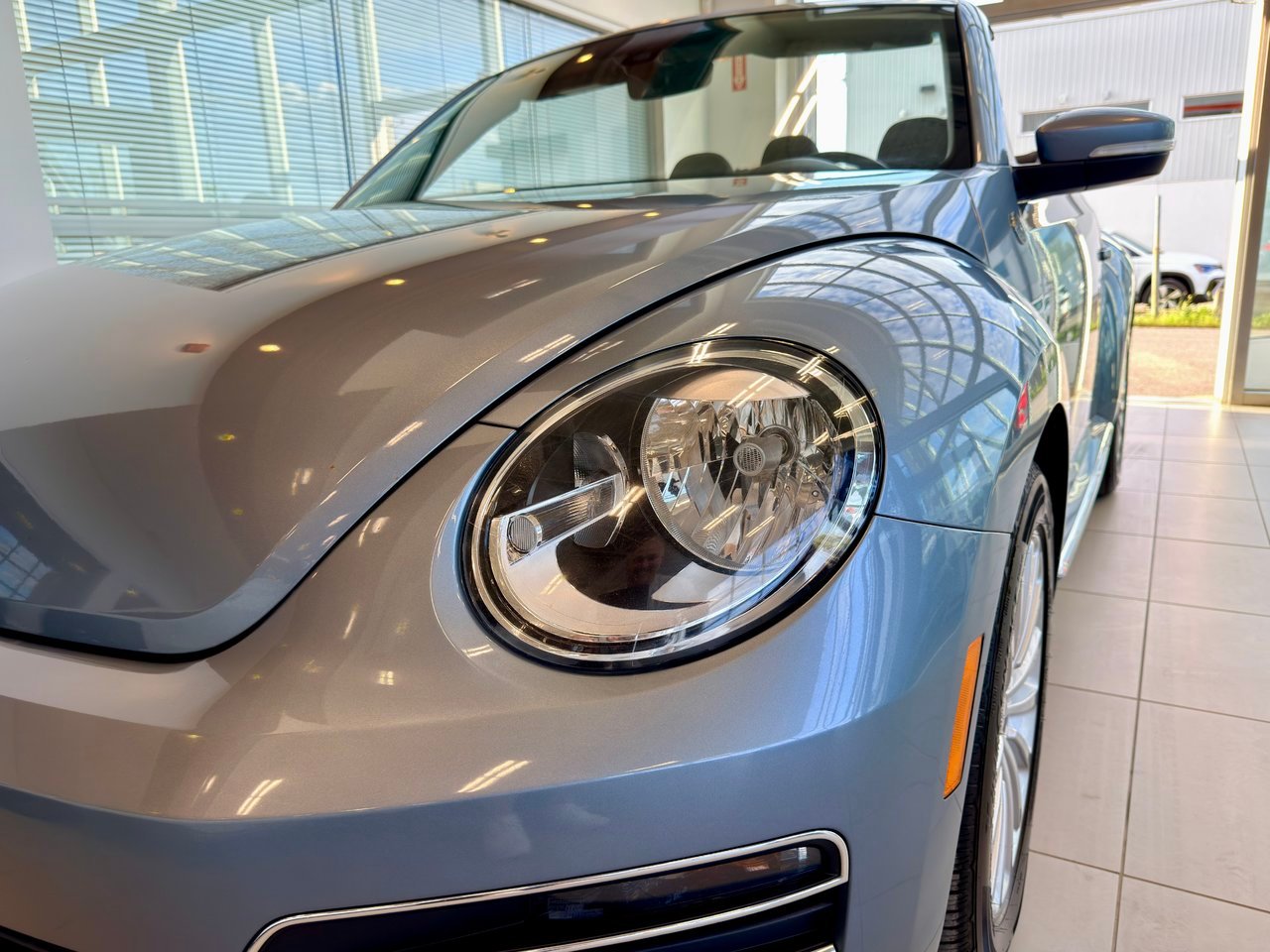 2019 Volkswagen Beetle Convertible Blue Notre-Dame-des-Prairies - photo #2