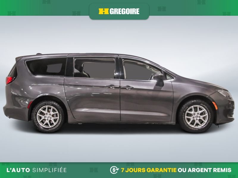 2020 Chrysler Pacifica Grey Saint-Eustache - photo #10