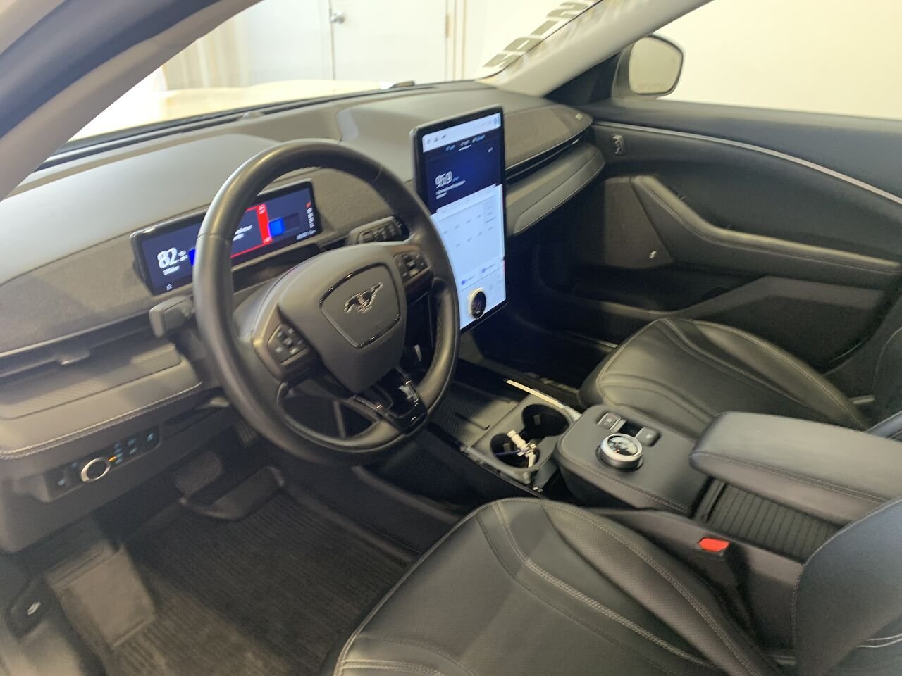 2023 Ford Mustang Mach-E PREMIUM AWD Haut de gamme TI White Châteauguay - photo #27