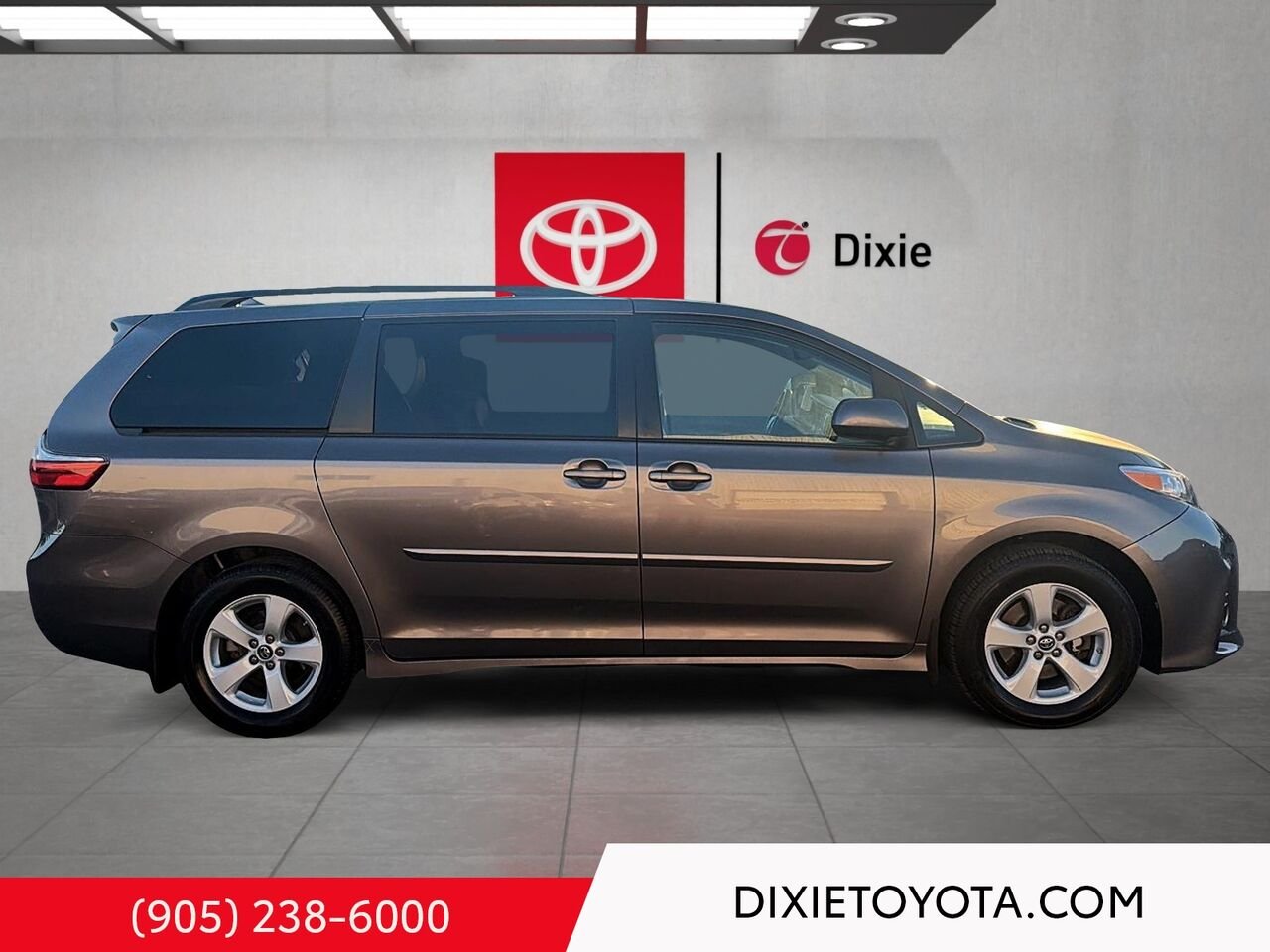 2019 Toyota Sienna LE FWD / HEATED SEATS / TOYOTA SAFETY SENSE / BACK UP CAMERA Grey Mississauga - photo #2