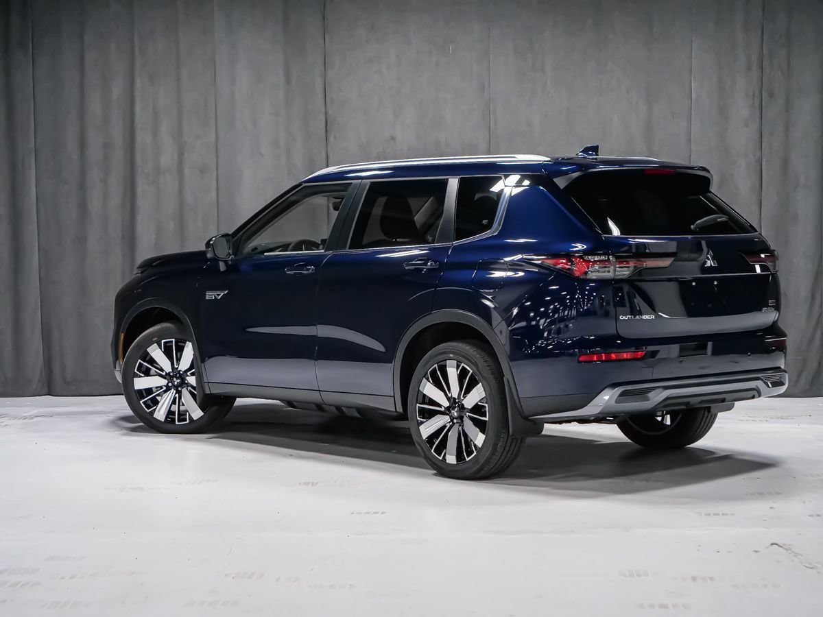 2026 Mitsubishi Outlander Plug-In Hybrid SEL Cosmic Blue Metallic Montreal - photo #3