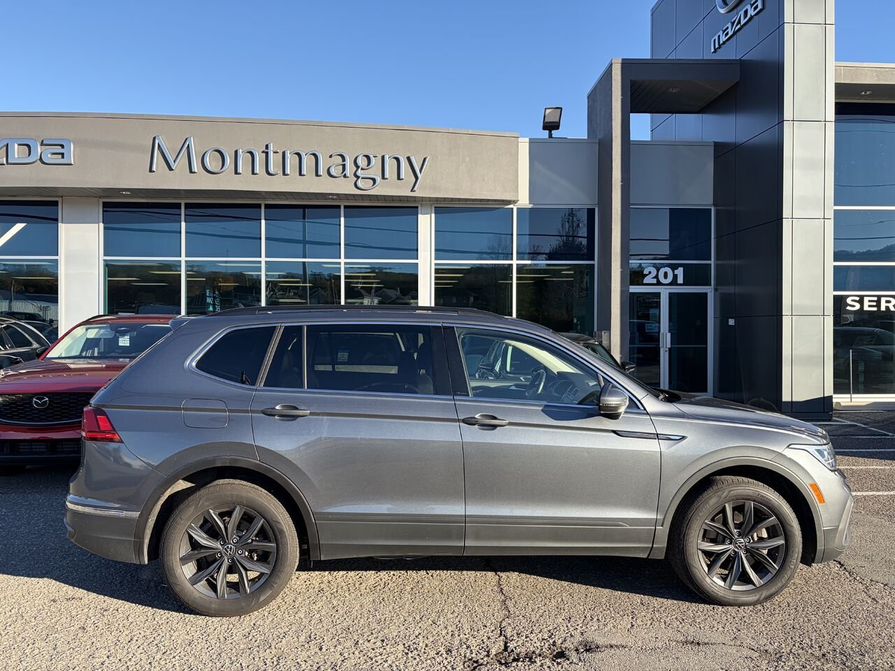 2024 Volkswagen Tiguan Comfortline 4MOTION Grey Montmagny - photo #3