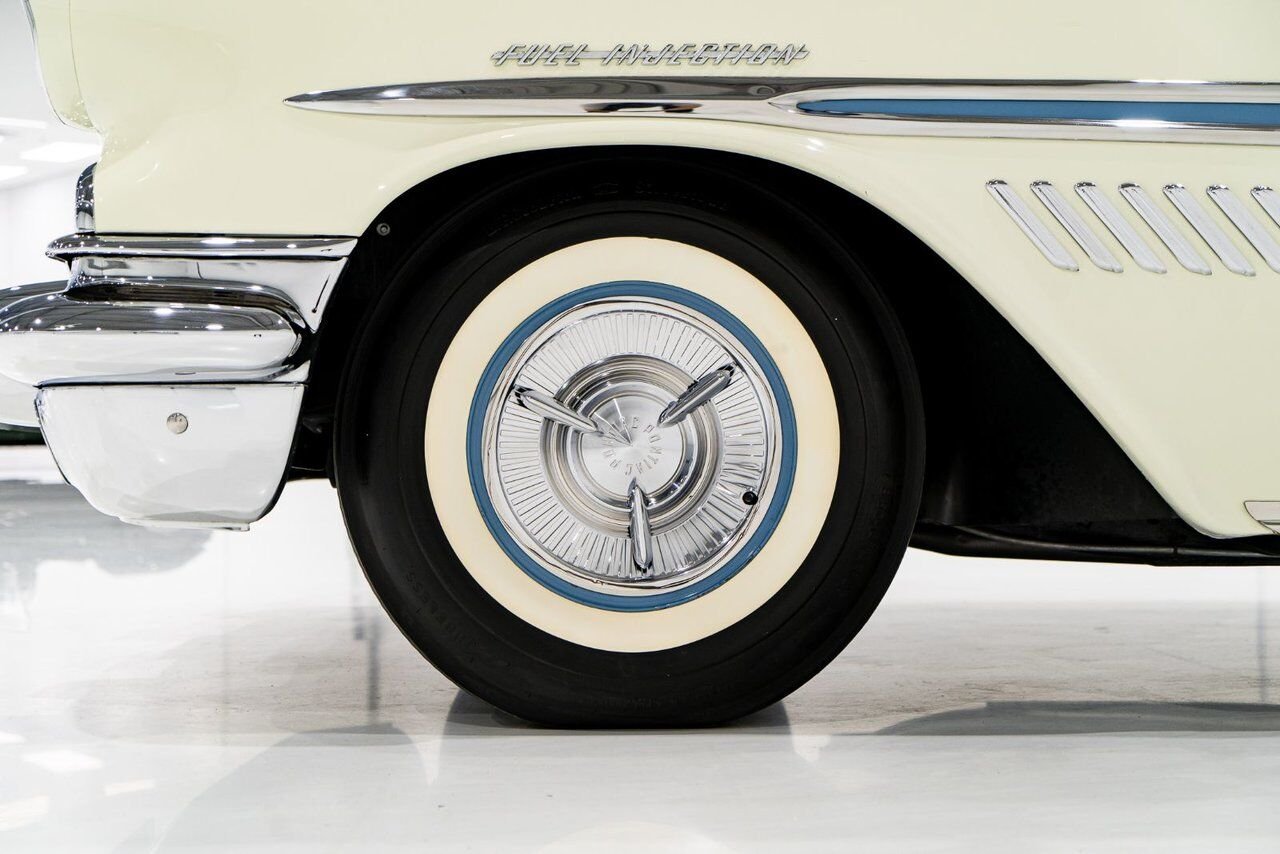 Pontiac Bonneville *PRICE IN USD* Fuel injected 347/315HP 1 of 630 produced 1957 Blanc Montréal - photo #49