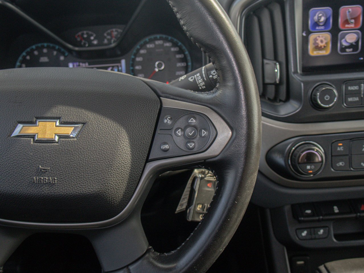 2018 Chevrolet Colorado 4WD Crew Cab 128.3 Z71 Red Sherwood Park - photo #23
