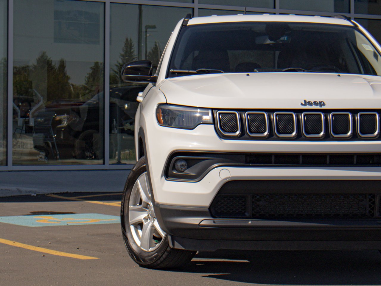 2022 Jeep Compass North 4x4 White Sherwood Park - photo #4