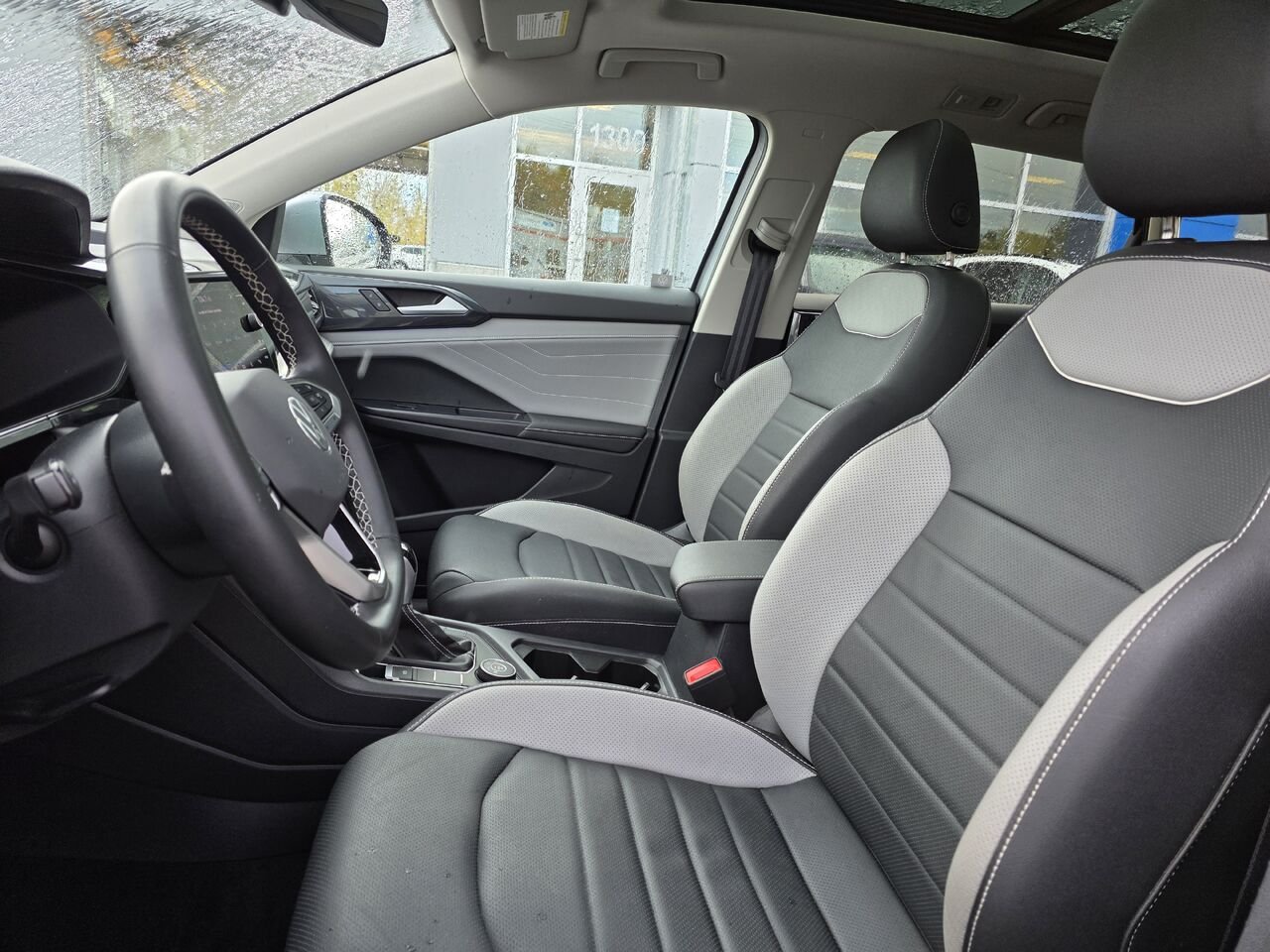 Volkswagen Taos Highline 4Motion 2024 Gris Mont-Laurier - photo #18