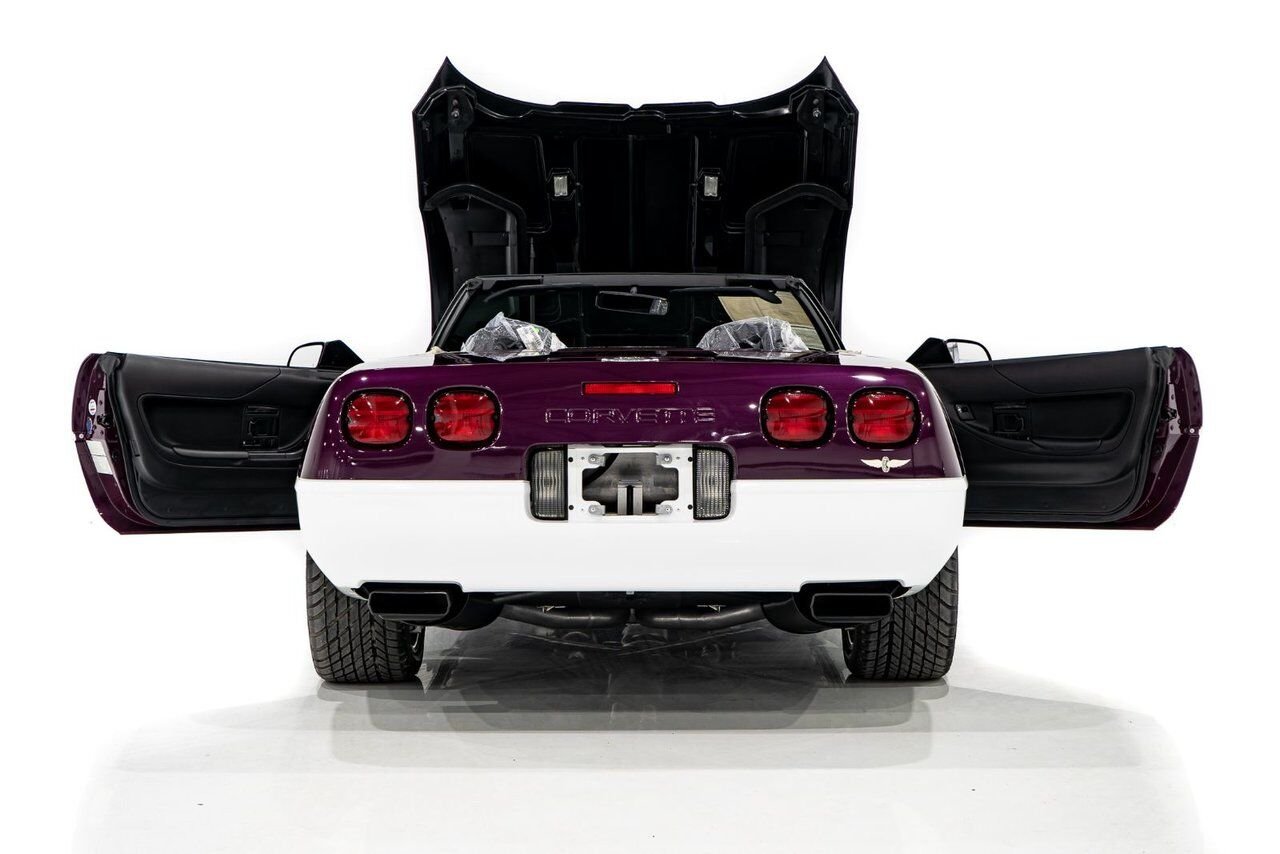 1995 Chevrolet Corvette *PRIX EN USD* RPO Z4Z PACE CAR PRESENTED IN DELIVERY PACKAGING WITH ONLY 192MILES (307KM) FROM NEW White Montreal - photo #74