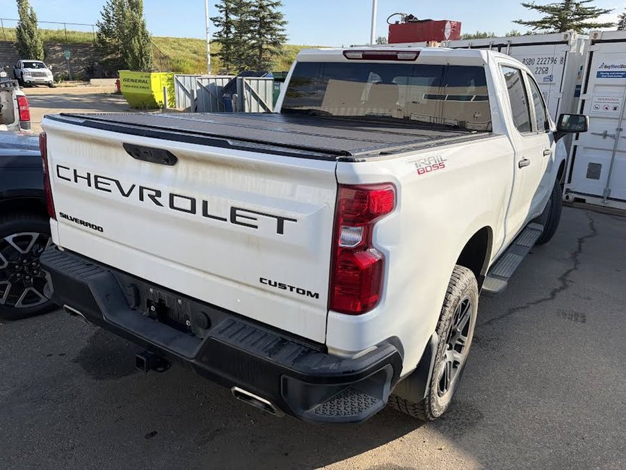 2025 Chevrolet Silverado 1500 Custom Trail Boss 5.3L | Tonneau Cover White