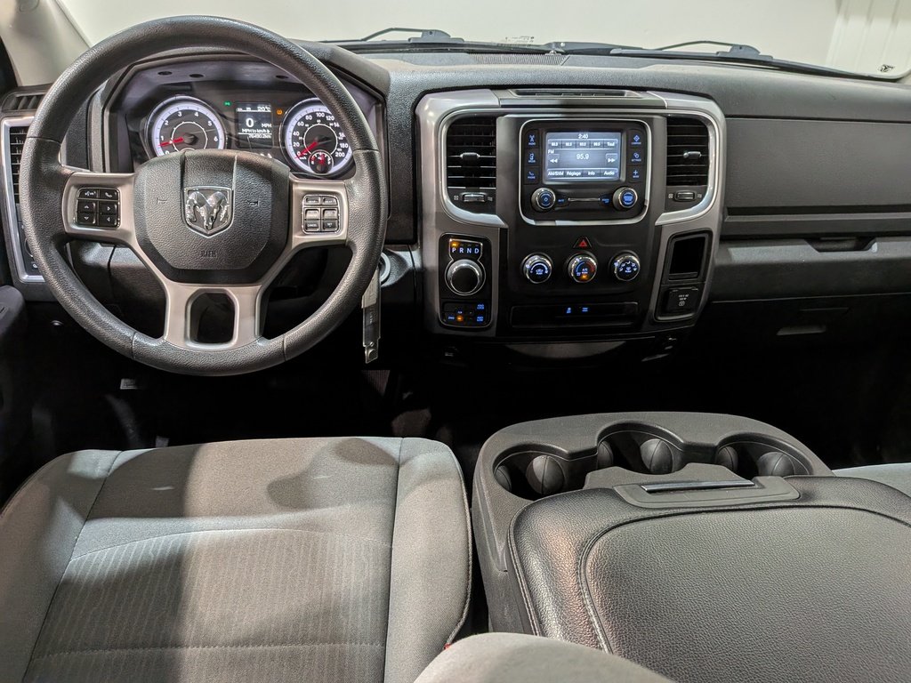 2023 Ram 1500 Classic SLT 4x4 Crew Cab 5'7" Box Grey Val-David - photo #25