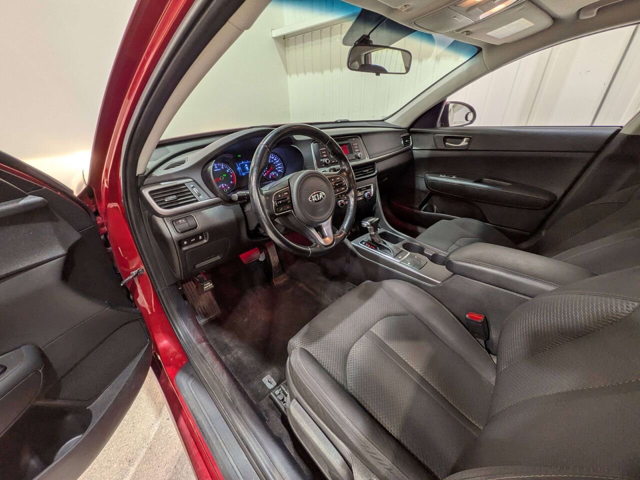 2018 Kia Optima LX Auto Red Val-David - photo #9