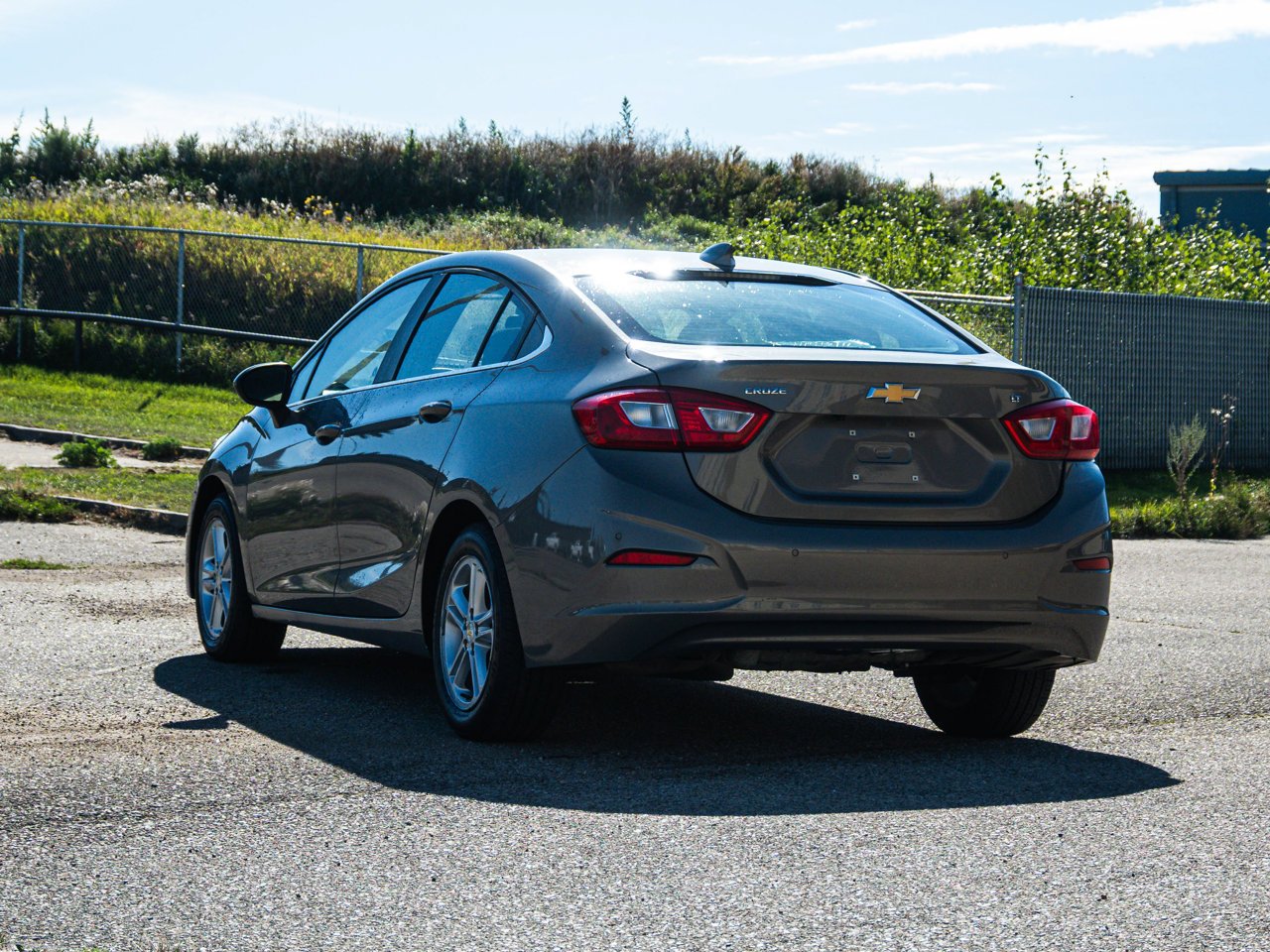 2017 Chevrolet Cruze 4dr Sdn 1.4L LT w/1SD gray Sherwood Park - photo #11