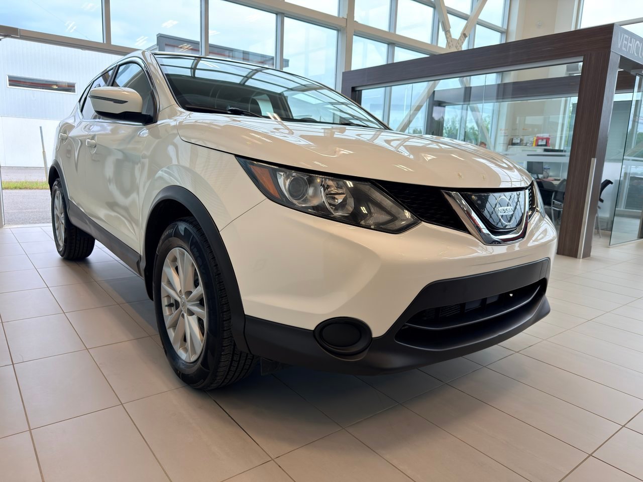 2018 Nissan Qashqai White Notre-Dame-des-Prairies - photo #5