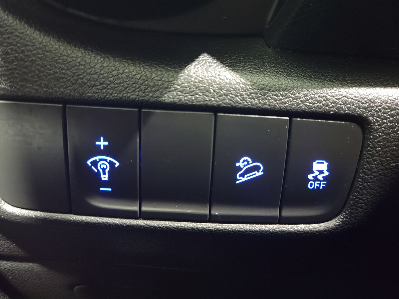 2022 Hyundai Kona White  - photo #20