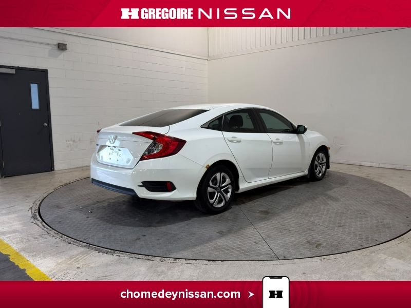 2017 Honda Civic White Laval - photo #8