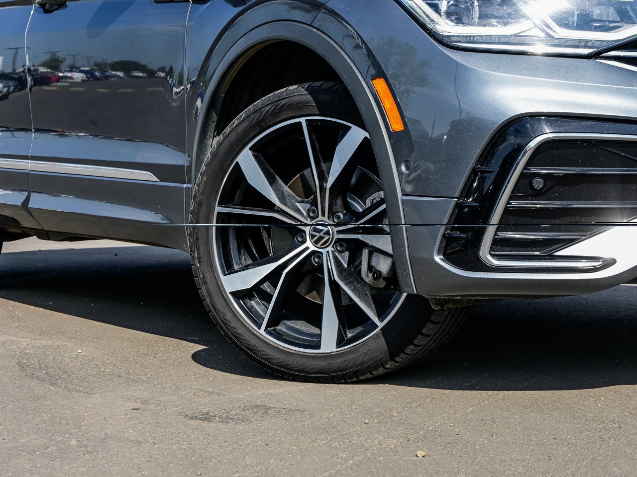 2024 Volkswagen Tiguan Highline R-Line 4MOTION Grey Sherwood Park - photo #5