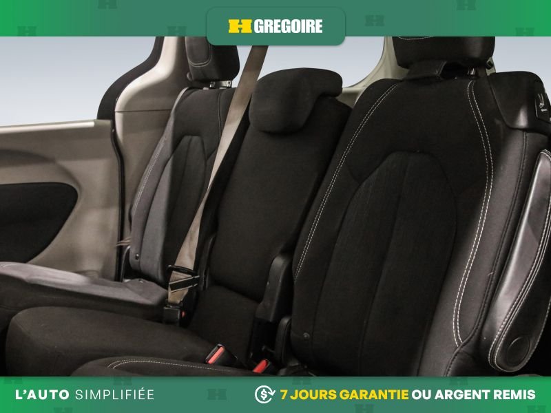 2020 Chrysler Pacifica Grey Saint-Eustache - photo #23