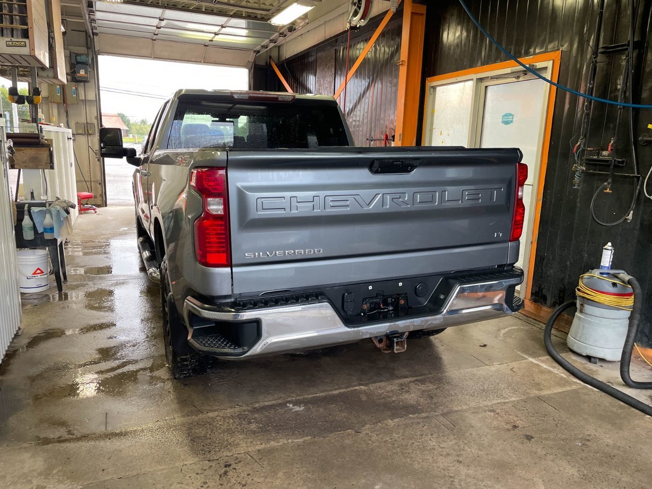 Chevrolet Silverado 1500 LT TRUE NORTH 4X4 V8 *SIÈGES CHAUFF* BEDLINER WIFI 2020 Gris Saint-Jérôme - photo #4