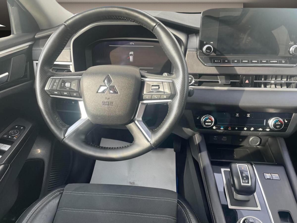 2024 Mitsubishi Outlander Plug-In Hybrid Grey  - photo #15