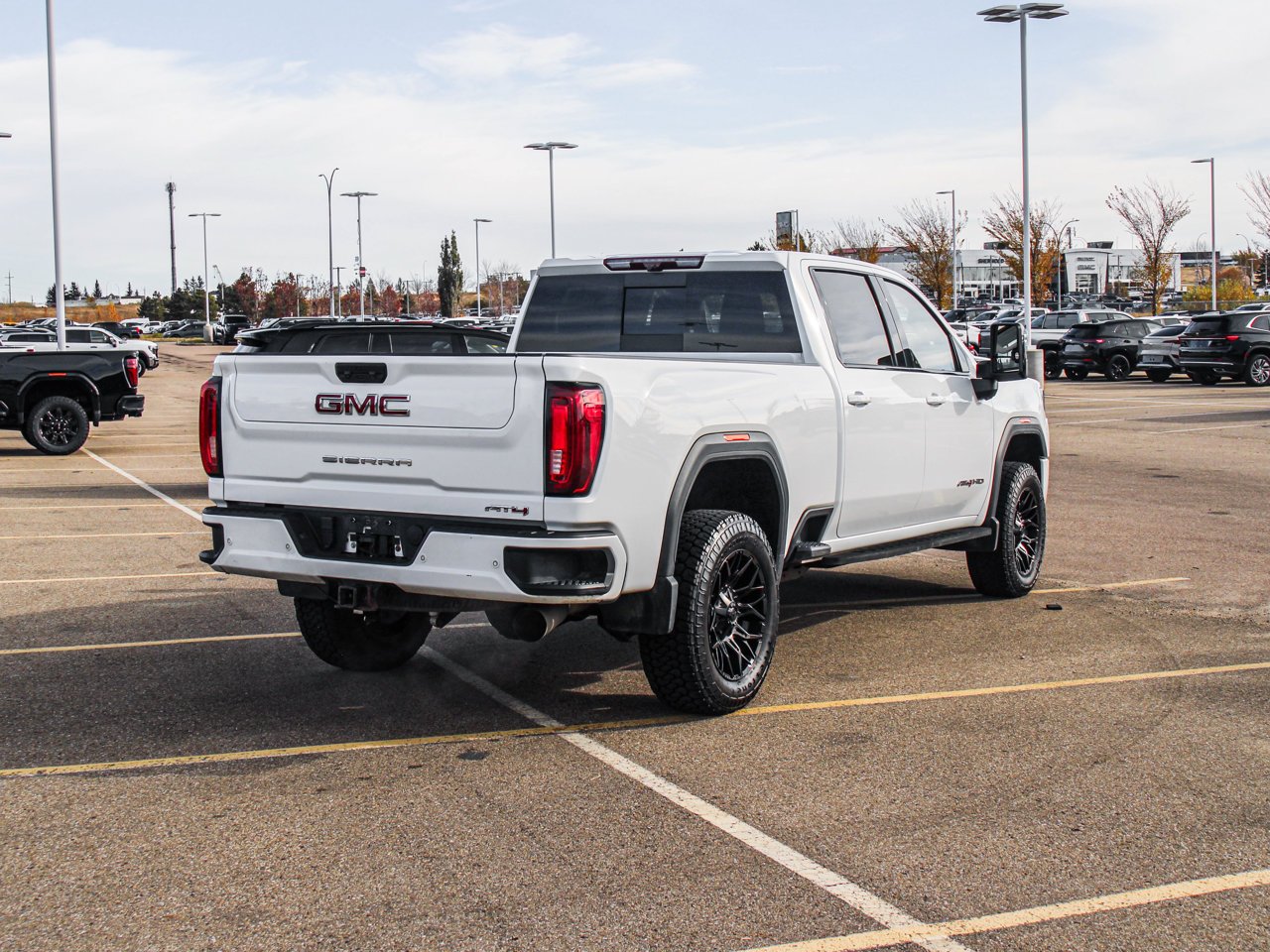 2022 GMC Sierra 3500HD 4WD Crew Cab 159 AT4 White Sherwood Park - photo #8