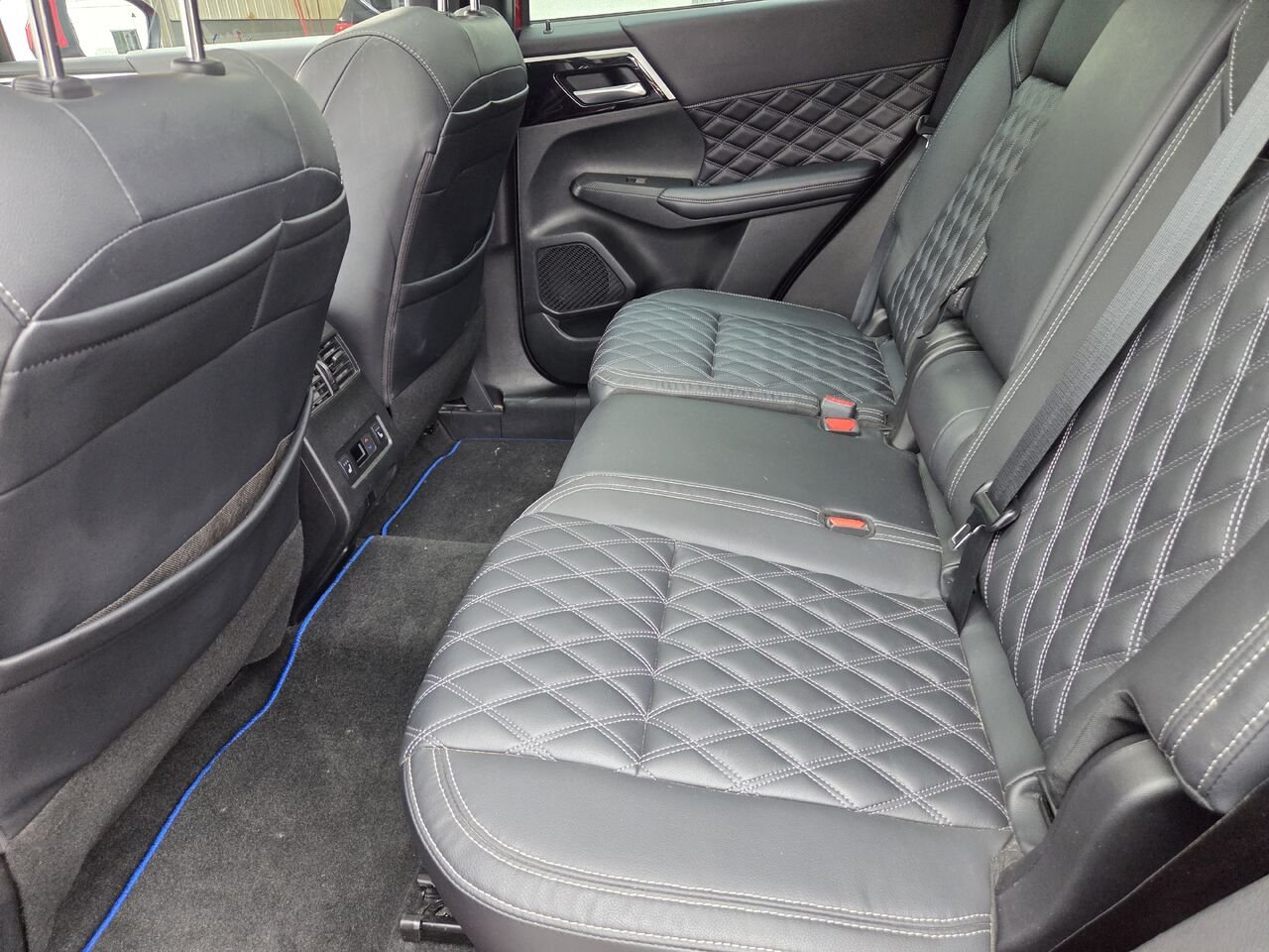 2023 MITSUBISHI Outlander Plug-In Hybrid Red Mont-Laurier - photo #12