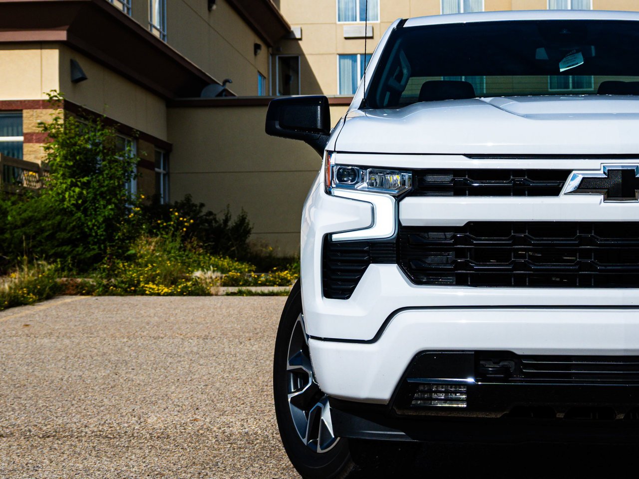2024 Chevrolet Silverado 1500 4WD Crew Cab 147 RST White Sherwood Park - photo #5