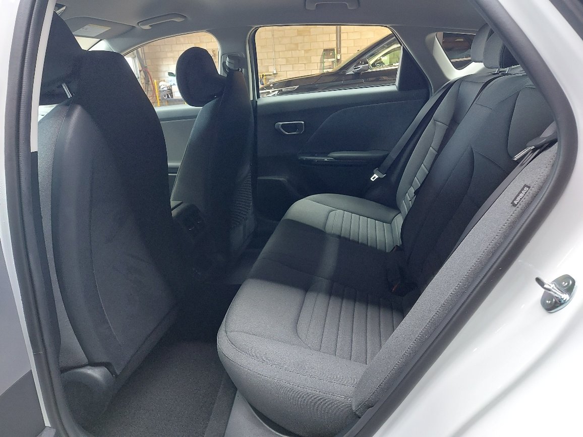 2025 Kia K4 Snow White Pearl Blainville - photo #10