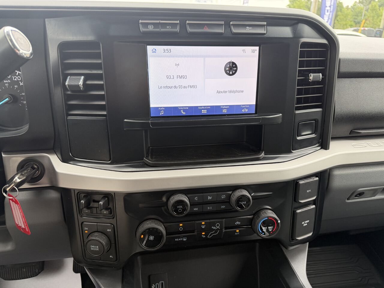 Ford F350 SUPER DUTY 2023 Blanc Montmagny - photo #11